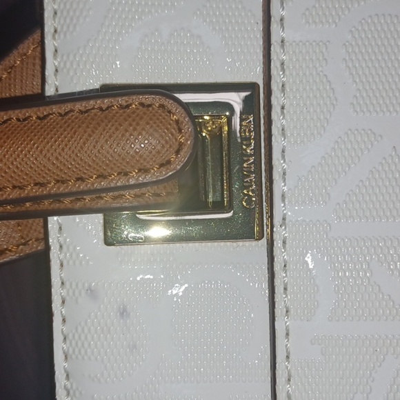 Calvin Klein Cream and Red Floral Shoulder Bag with Structured Design, 12x9x3 - Picture 9 of 10